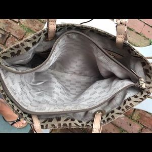 Michael Kors signature authentic bag
